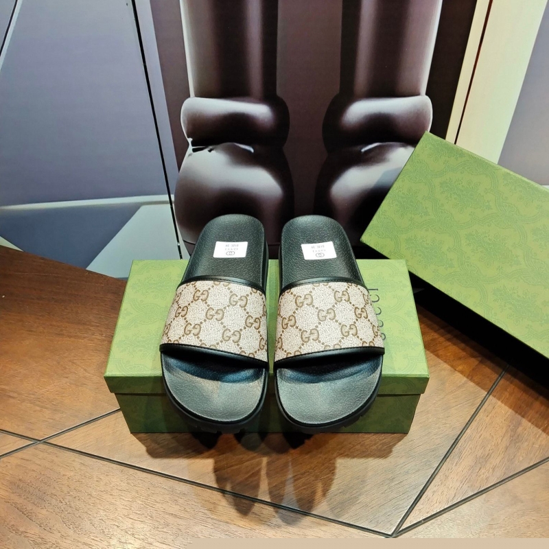 G*u*i slippers